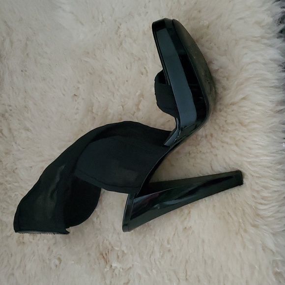 Burberry runway wrap heels - Picture 3 of 12